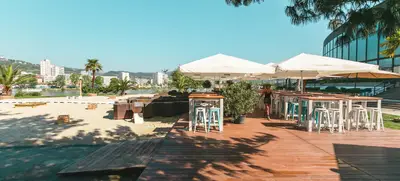 Foto von Sandburg - Strand Küsst Bar