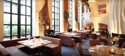 Foto von east Hotel & Restaurant Bar & Lounge