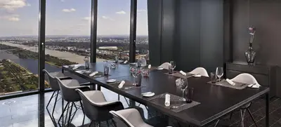 Foto von Meeting in the Sky