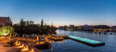 Foto von Badeschiff