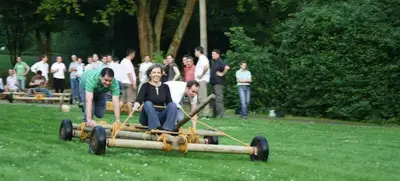 Foto von Wagenbau und Wagenrennen: Ein Teamevent voller Kreativität und Rennfieber