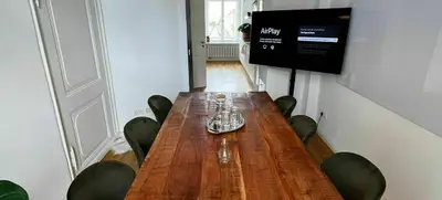 Foto von Fläche am Kanal Meetingraum
