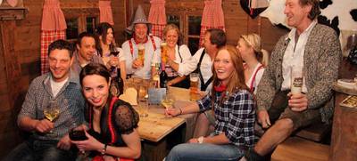 Foto von Oktoberfest in der Almhütte