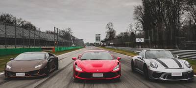 Foto von Sportwagen fahren auf dem Hockenheimring