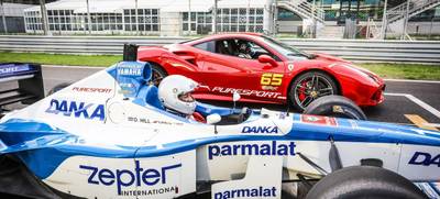 Foto von Supersportwagen fahren auf dem Redbullring