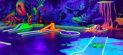 Foto von 4D Schwarzlicht Minigolf in der GlowZone Mainz