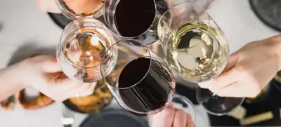 Foto von Craft-Käse und Weintasting