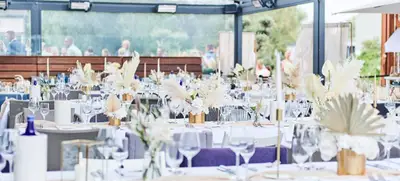 Foto von Hochzeit mit Open Air Trauung und Barkassenanfahrt