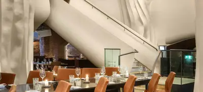 Foto von east Hotel & Restaurant Bar & Lounge