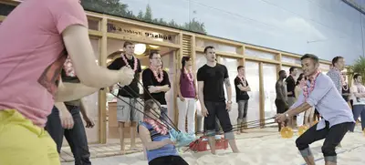 Foto von Teambuilding unter Palmen
