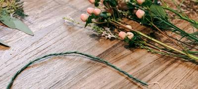 Foto von Sommerhaarkranz mit Frischblumen/Flowercrown