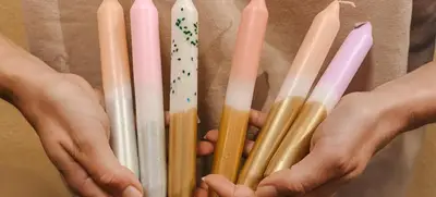 Foto von DIP DYE Advents-Kerzen - Färben und Dekorieren