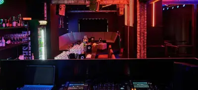 Foto von Dot Club