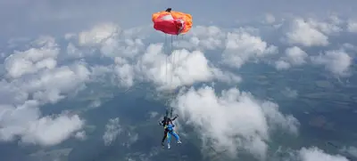 Foto von Fallschirmsprung