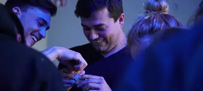 Foto von Gemeinsames Rätseln beim Escape Game