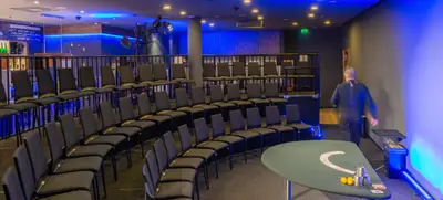 Foto von Black Table Magic Theater