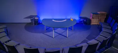 Foto von Black Table Magic Theater