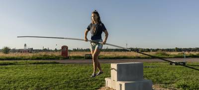 Foto von Highwire Team-Balance auf dem Tempelhofer Feld