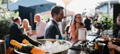 Foto von Sommerfest mit urbanem Charme
