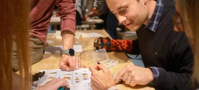 Foto von Handprothesen bauen – ein sinnvolles Teamevent voller Spaß
