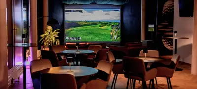 Foto von IRONsix Golf & Bar