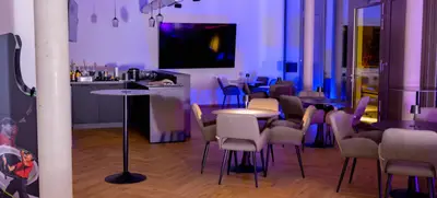 Foto von IRONsix Golf & Bar