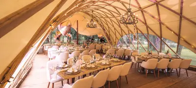 Foto von Hochzeit im Pavillon