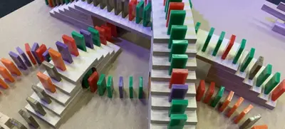 Foto von Domino Challenge