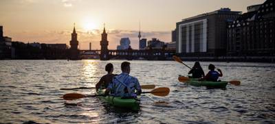 Foto von Sunset Kanutour - Berlin vom Wasser aus im Abendlicht