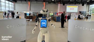 Foto von Futuristischer Event-Roboter als Messehighlight