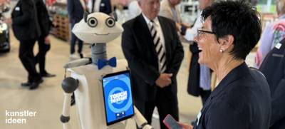 Foto von Futuristischer Event-Roboter als Messehighlight
