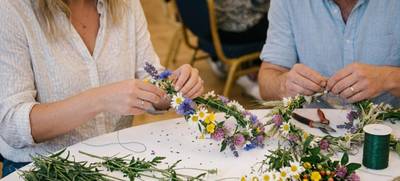 Foto von Midsommar-Blumenkranz binden – Logenhaus Berlin