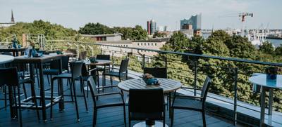 Foto von Barbecue auf privater Dachterrasse mit Elbblick