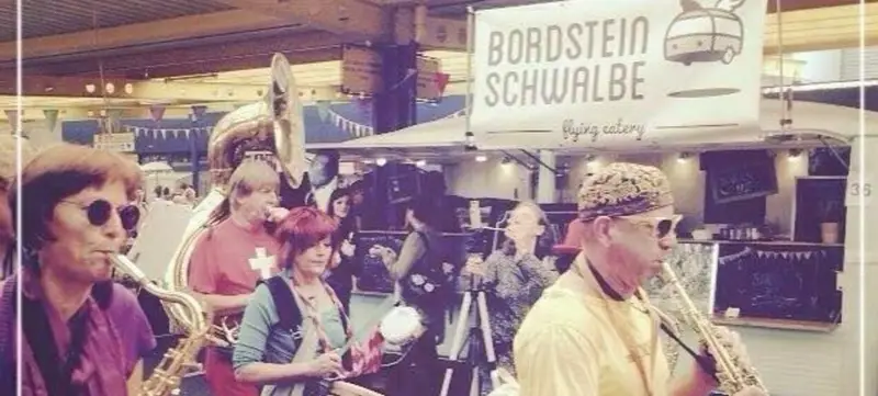 Foto 1 von Bordsteinschwalbe