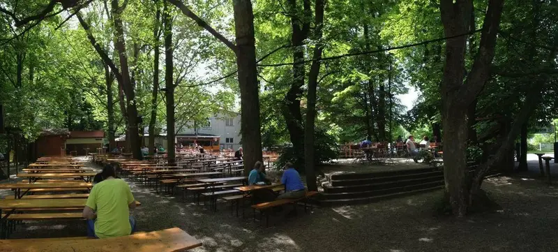 Foto 4 von Waterloo Biergarten