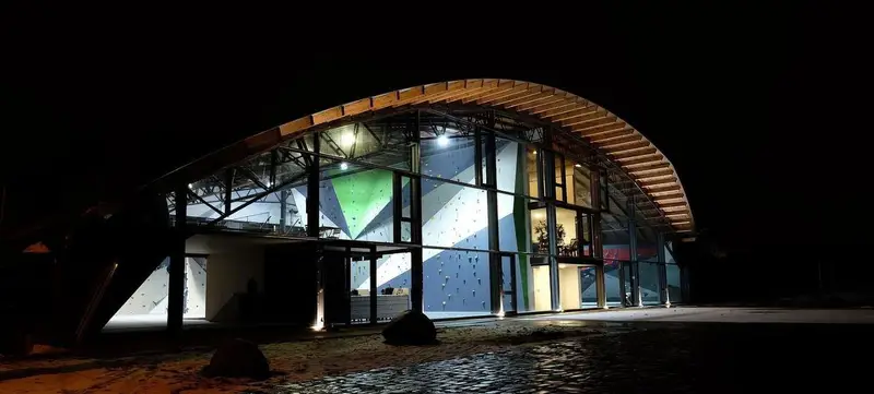 Foto 2 von Fliegerhalle