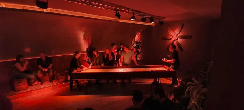 Foto 6 von Aufregendes Klassentreffen mit Party und Weinpauschale