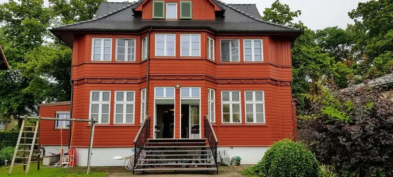 Foto 1 von Denkmalgeschützes Haus am See