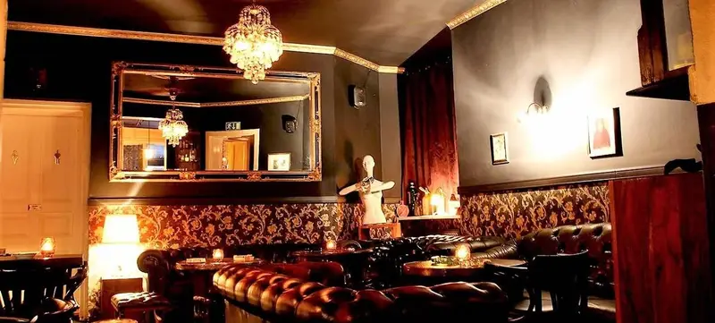 Foto 2 von Salut! Classic Bar