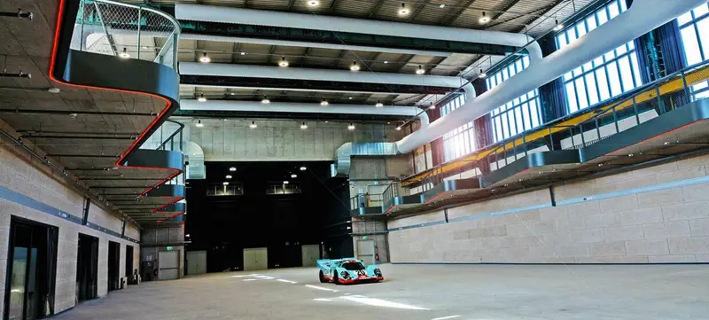 Foto 1 von Motorworld München - Dampfdom