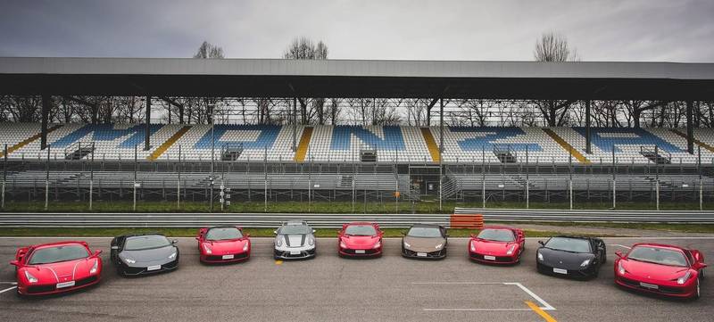 Foto 2 von Sportwagen fahren auf dem Hockenheimring