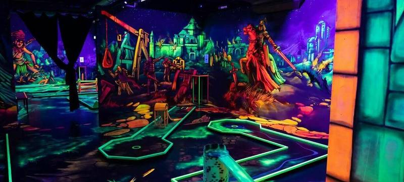 Foto 2 von Schwarzlicht 3D Minigolf in der GlowZone Bielefeld