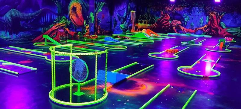 Foto 1 von 4D Schwarzlicht Minigolf in der GlowZone Mainz