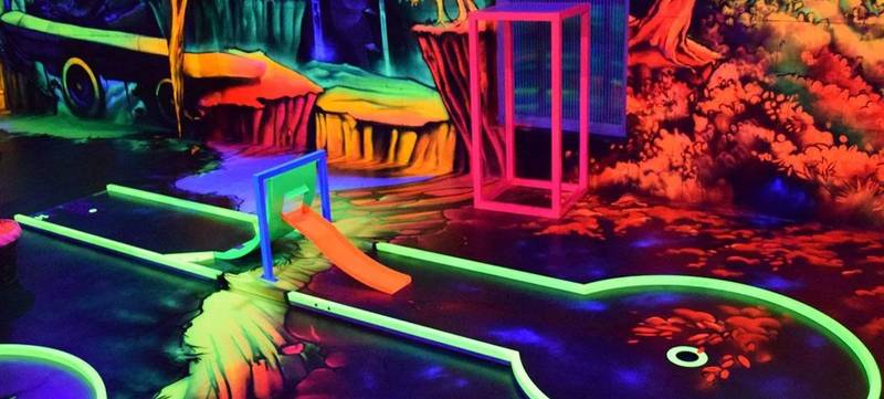 Foto 4 von 4D Schwarzlicht Minigolf in der GlowZone Mainz