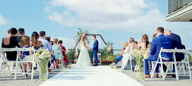 Foto 2 von Hochzeit mit Open Air Trauung und Barkassenanfahrt