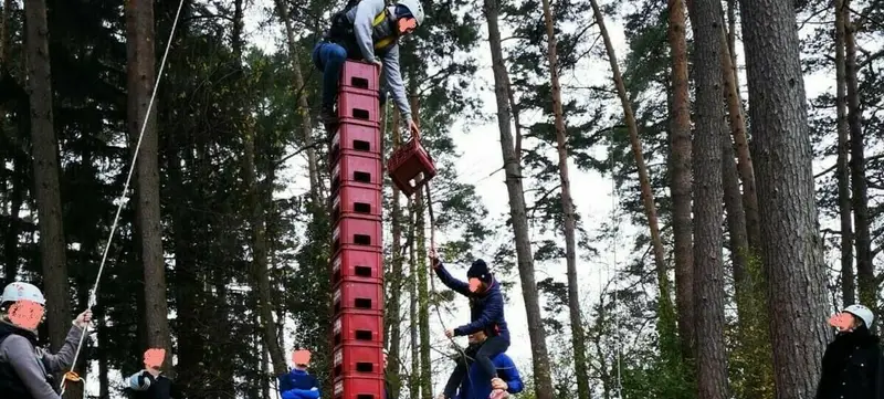 Foto von Bierkistenklettern