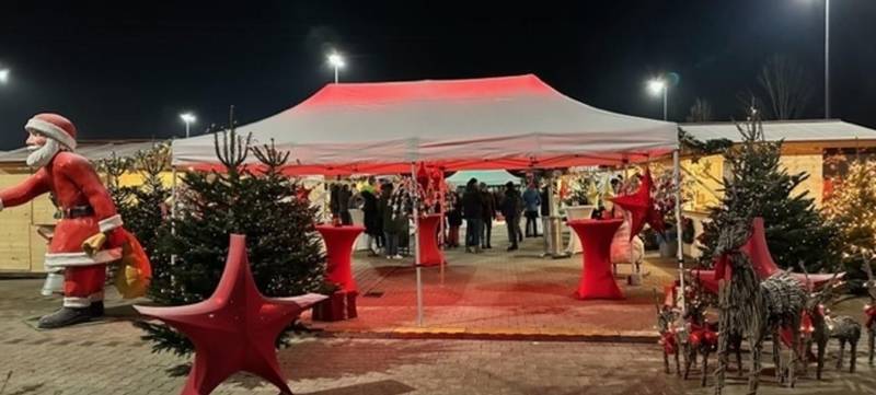 Foto 11 von Weihnachtsmarkt vor der historischen Empfangshalle