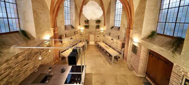 Foto 1 von Bleibe " Alte Kirche"
