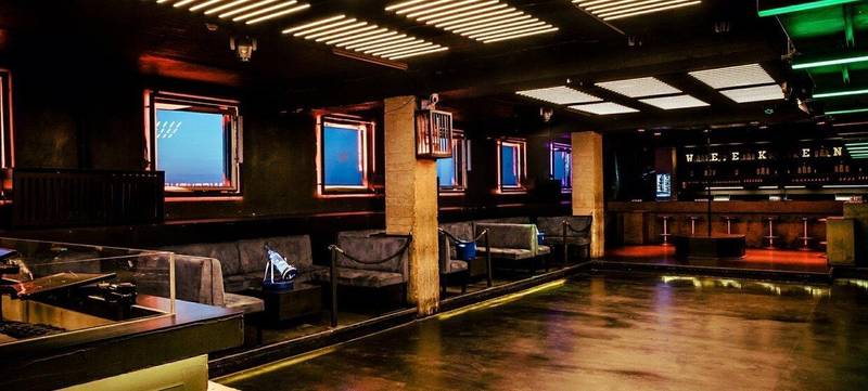 Foto 2 von WEEKEND Rooftop Club und Eventlocation