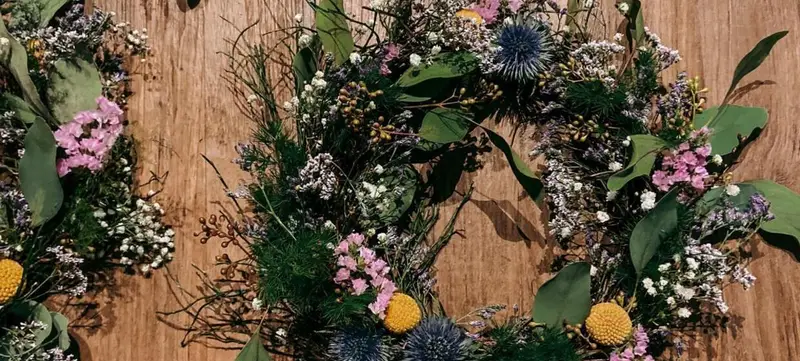 Foto 2 von Frühlingskranz mit Frischblumen
